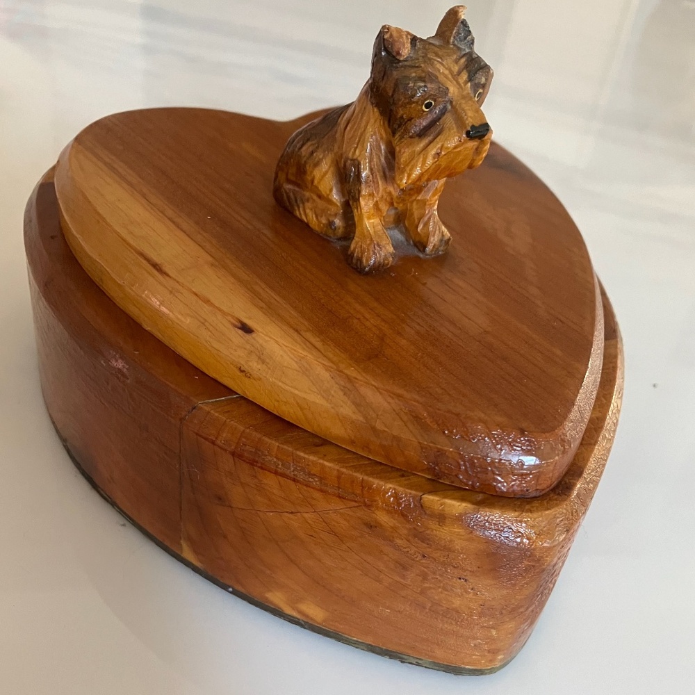 Antique Wooden Heart-Shaped Lined Trinket Box w/Scottie Terrier Dog